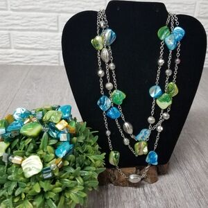 3 strand turquoise/green necklace with 2 bracelets